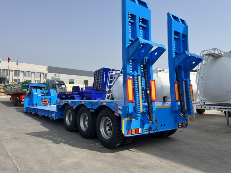 Reman Removable Lowboy Trailer with Ladder 3 Axle 60 Ton 4 reman lowboy semi trailer | reman removable gooseneck truck